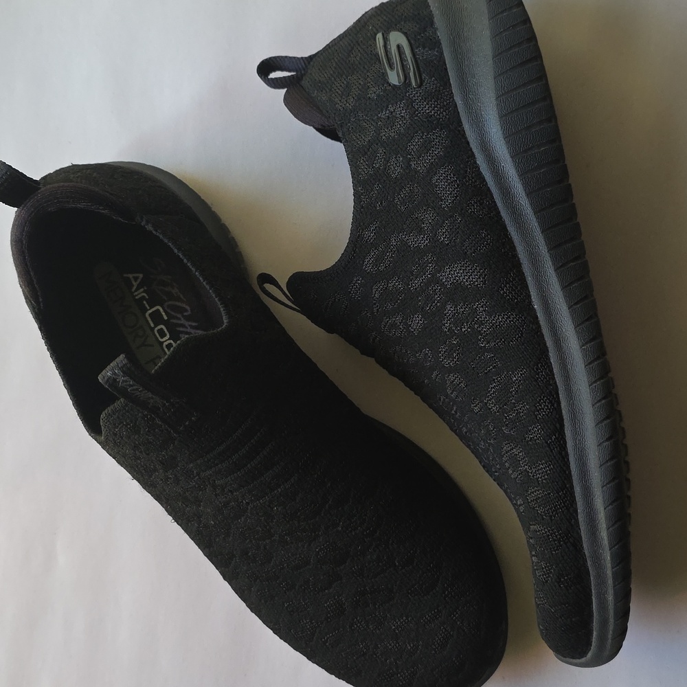 Skechers Black Air-Cooled Memory Foam Shoes Size 6.5